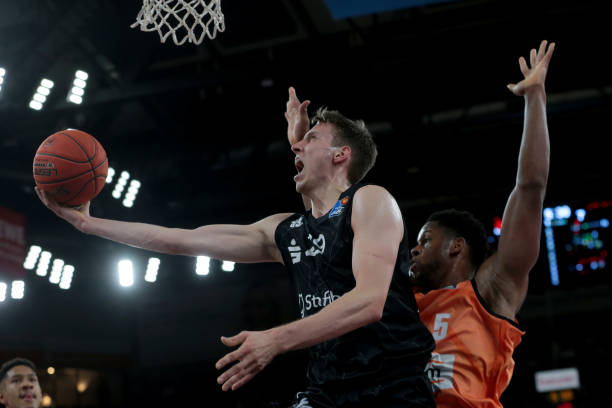 他不仅以全 他不仅以全