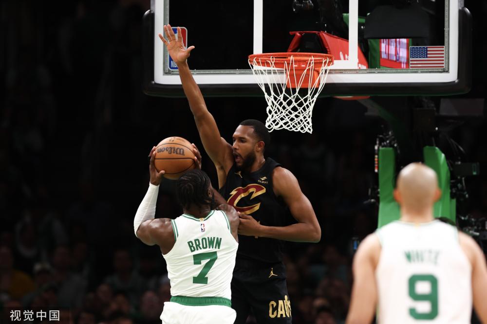 字母哥膝盖 字母哥膝盖