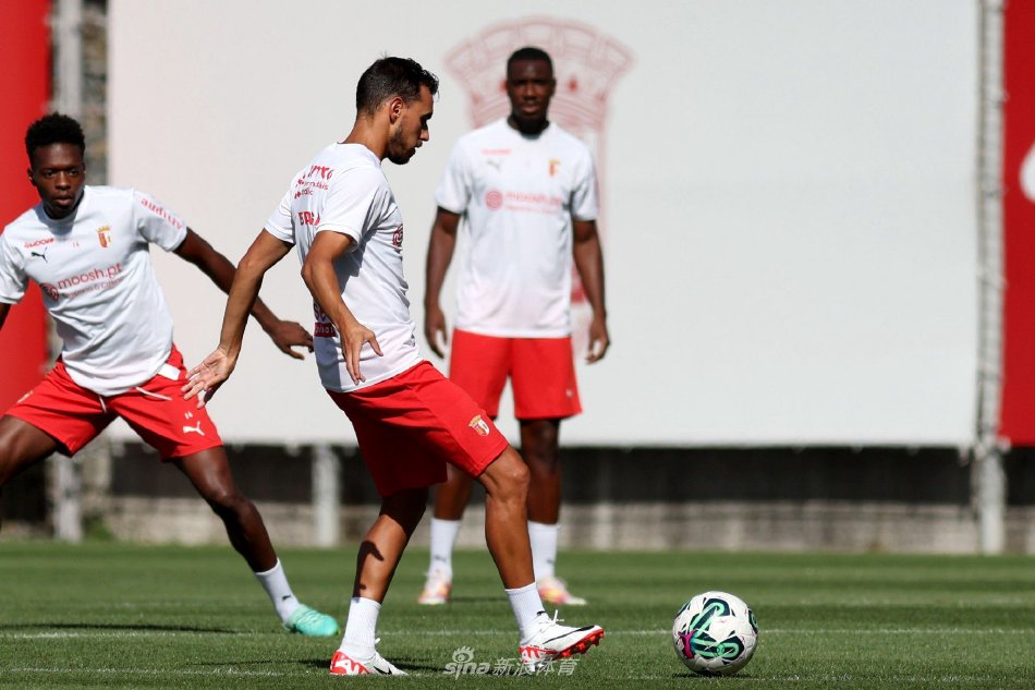 与曼联战术 与曼联战术